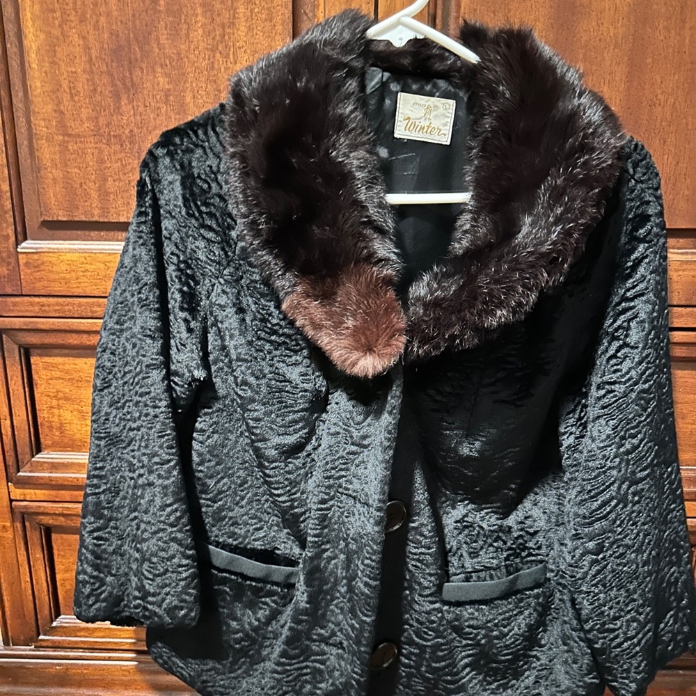 Vintage Winter Black Faux Lambswool & Brown Mink Collar
